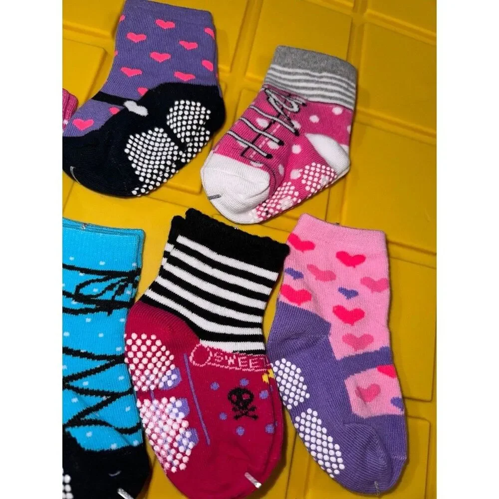 6 pairs of baby girl socks B18